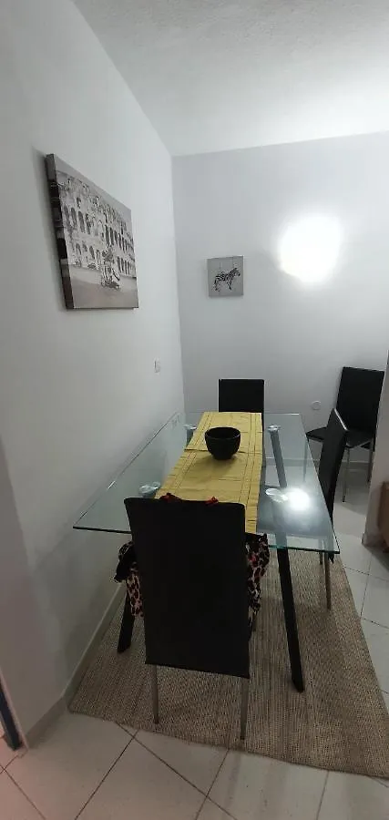 Fabulous 2-Bedroom Apartment Right On The Beach Of Los Crstianos Arona  España