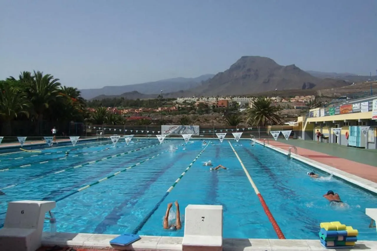 Fabulous 2-Bedroom Apartment Right On The Beach Of Los Crstianos Arona  España